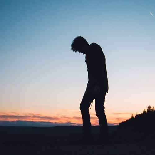 دانلود آهنگ میشنوی صدای قلبم واسه تو میزنه هر بار حبیب